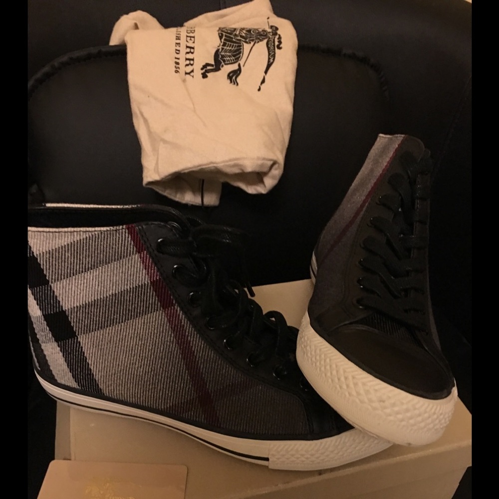 🔥🔥🔥Authentic BURBERRY woman’s NEw sneakers